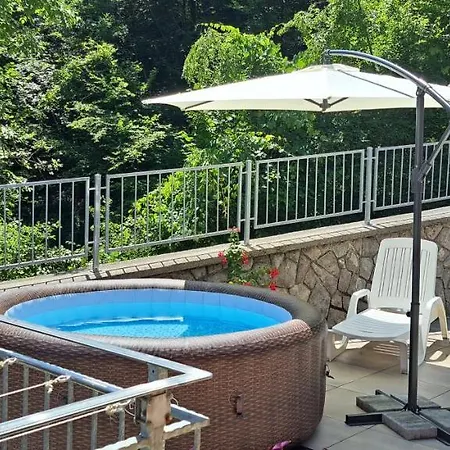 빌라 Tia, With Jacuzzi, Barbecue & Green Oasis 오파티아