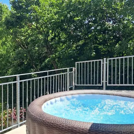 Tia, With Jacuzzi, Barbecue & Green Oasis 빌라 *